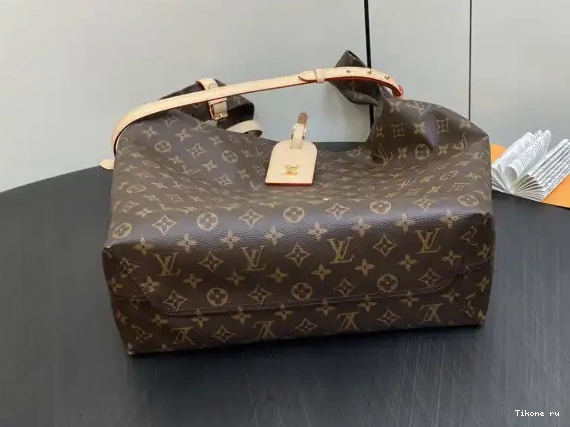 Cheap LOUIS VUITTON Atlantis GM 0630